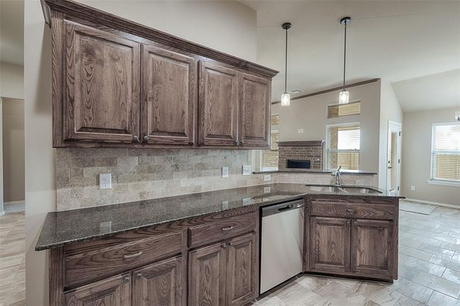 2024 W Black Powder Way, House other with 4 bedrooms, 2 bathrooms and null parking in Mustang OK | Image 8