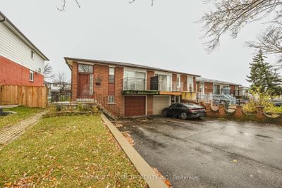 3301 Chipley Cres, House attached with 3 bedrooms, 2 bathrooms and 3 parking in Mississauga ON | Image 2