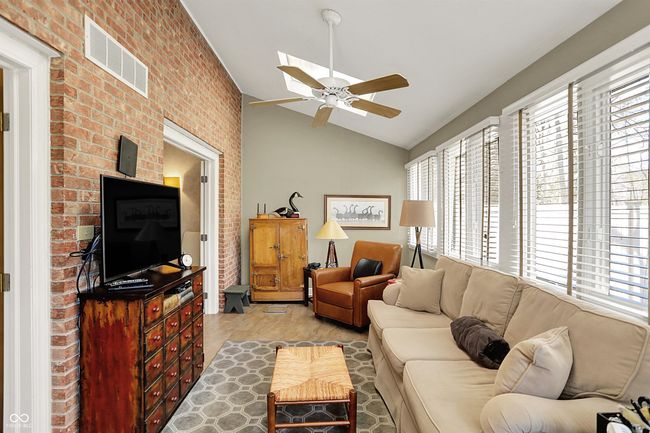 13587 Kensington Pl, Townhouse with 2 bedrooms, 3 bathrooms and null parking in Carmel IN | Image 8