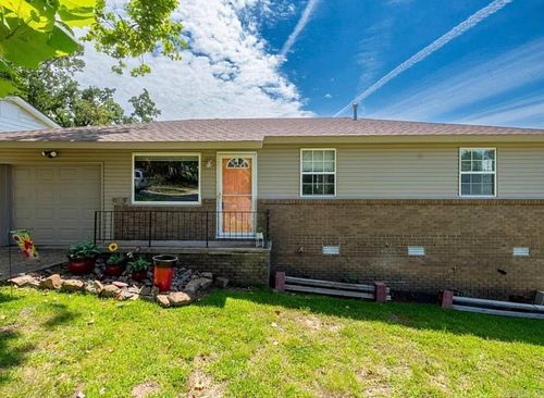 41 Oakview Dr, North Little Rock, AR, 72118-2522 | Card Image
