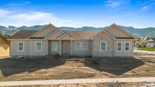 108 N 900 E, Hyde Park, UT, 84318-3586 | Card Image