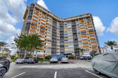 114 - 100 Golden Isles Dr, Condo with 2 bedrooms, 2 bathrooms and null parking in Hallandale Beach FL | Image 3