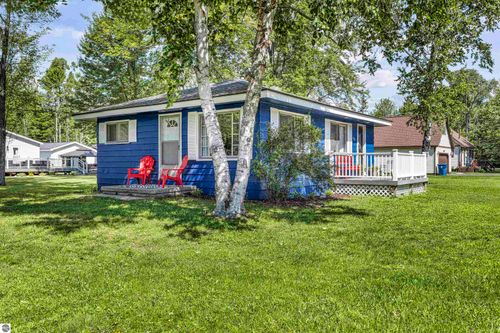 508 Shore View Dr, Houghton Lake, MI, 48629-9439 | Card Image