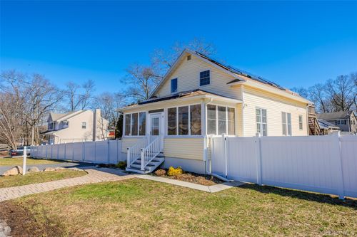 19 Milburn Rd, Sound Beach, NY, 11789-2328 | Card Image