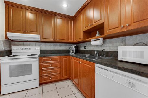 apt-312-4270 Nw 40th St, LAUDERDALE LAKES, FL, 33319-4837 | Card Image