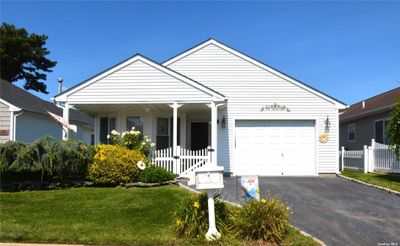 3 - 3 Strawberry Patch Court, Condo with 2 bedrooms, 2 bathrooms and null parking in Manorville NY | Image 1