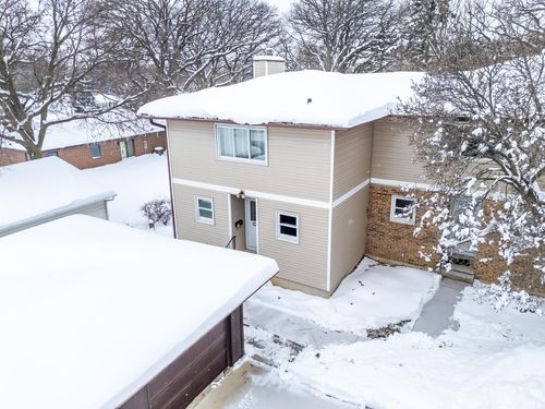 2122 Bicentennial Dr, Cedar Falls, IA, 50613-5879 | Card Image