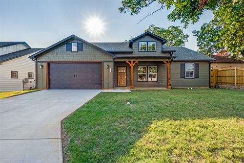213 Wilson St, Lake Dallas, TX, 75065-3400 | Card Image
