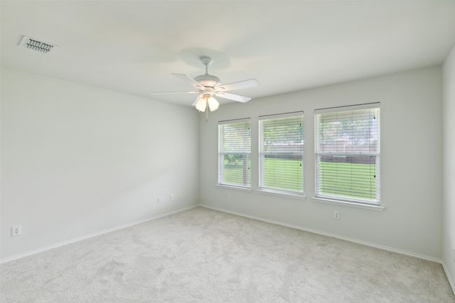 Primary suite with new carpet | Image 19