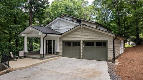 305 River Knoll Dr, Sandy Springs, GA, 30328-1106 | Card Image