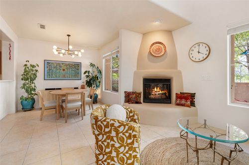 13 E Saddleback Mesa, Santa Fe, NM, 87508-2194 | Card Image