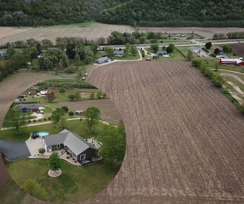 911 Exchange St, Blue River, WI, 53518-9452 | Card Image