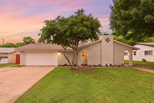 2011 Georgetown Dr, Denton, TX, 76201-1738 | Card Image