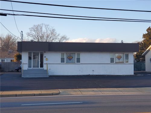 849 Post Rd, Warwick, RI, 02888-3360 | Card Image