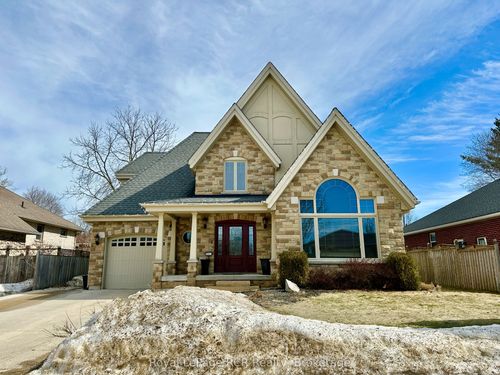 241 4th Street Cres, Hanover, ON, N4N | Card Image