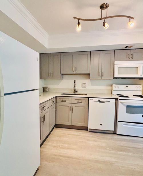 206-2900 N Palm Aire Dr, Pompano Beach, FL, 33069-3461 | Card Image