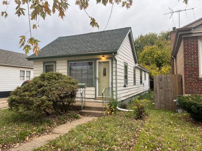 13709 S School Street, House other with 3 bedrooms, 1 bathrooms and 2 parking in Riverdale IL | Image 2