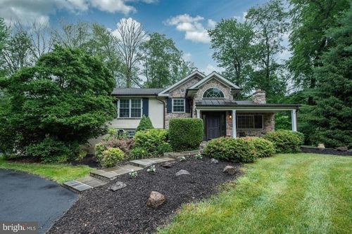 496 Black Swan Ln, BERWYN, PA, 19312-1908 | Card Image