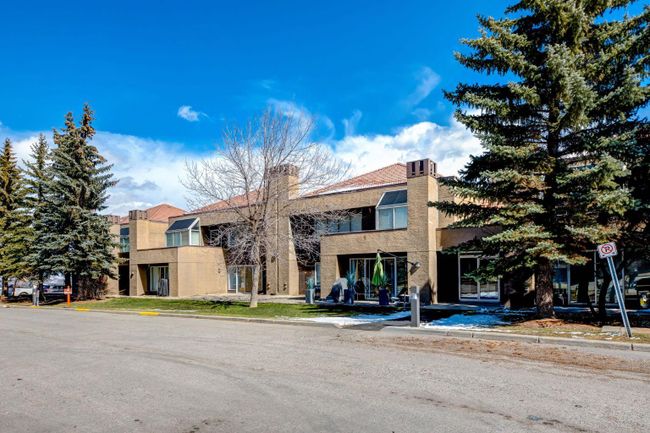 7 - 118 Village Heights Sw, Home with 2 bedrooms, 1 bathrooms and 2 parking in Calgary AB | Image 1