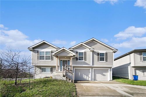 21720 North Rdg, Peculiar, MO, 64078-7834 | Card Image