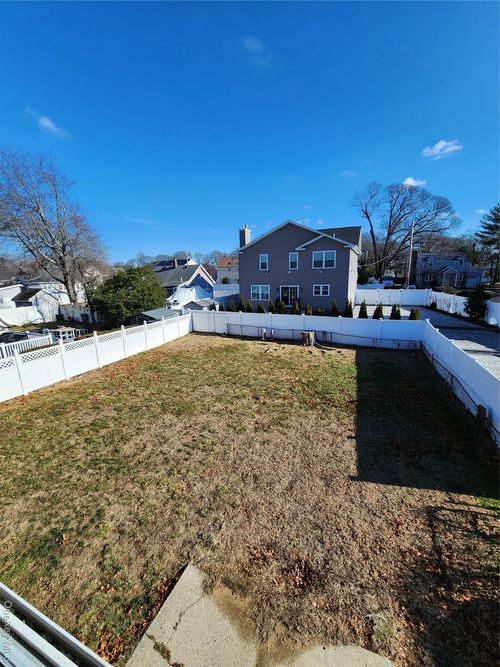 945 Derrick Adkins Ln, West Hempstead, NY, 11552-3915 | Card Image