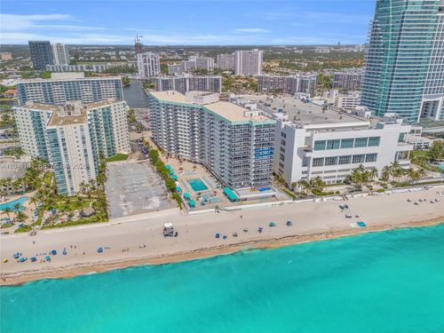 422-3725 S Ocean Dr, Hollywood, FL, 33019-2926 | Card Image