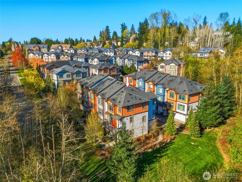 105-10175 156th Ct Ne, Redmond, WA, 98052-0018 | Card Image