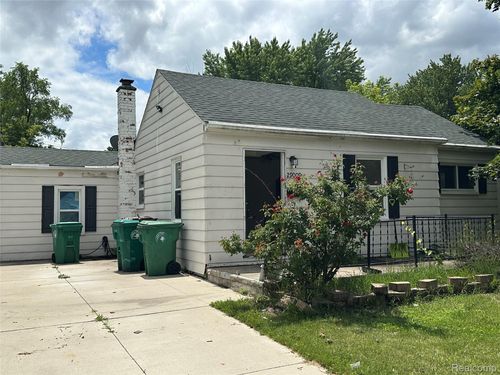 29009 Dawson St, Garden City, MI, 48135-2470 | Card Image