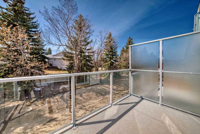 450 Shawnee Square Sw, Home with 3 bedrooms, 2 bathrooms and 3 parking in Calgary AB | Image 35