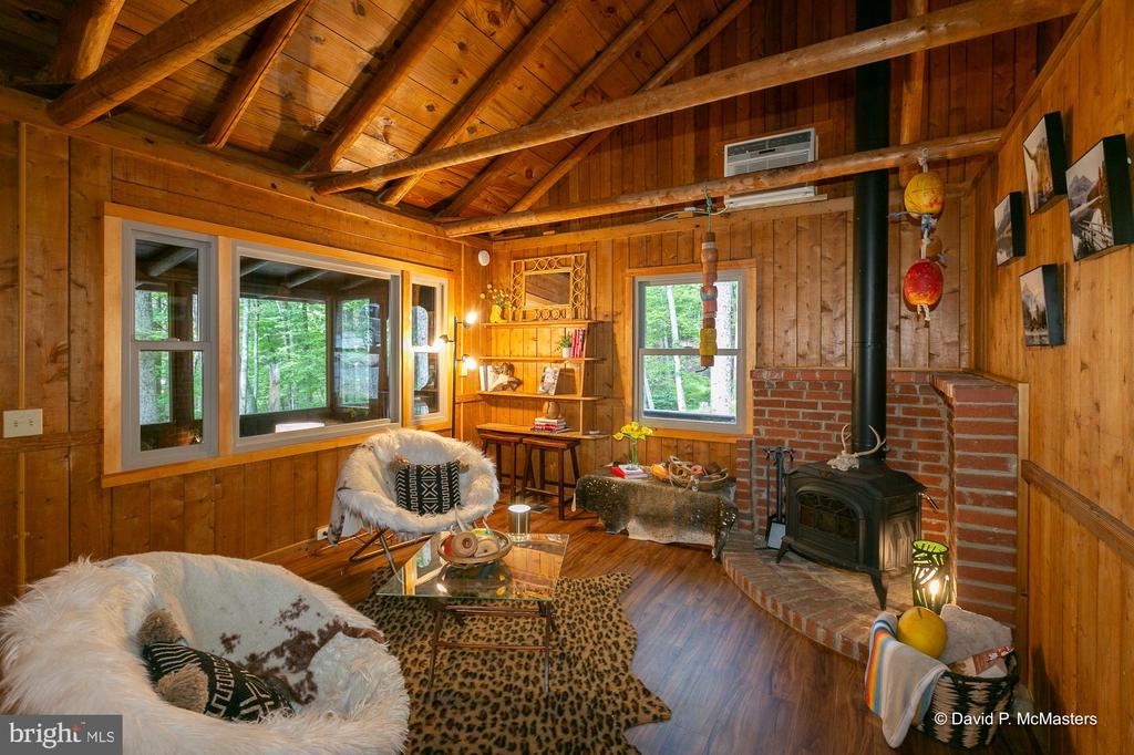 Honeysuckle Ln, Harpers Ferry, WV 25425