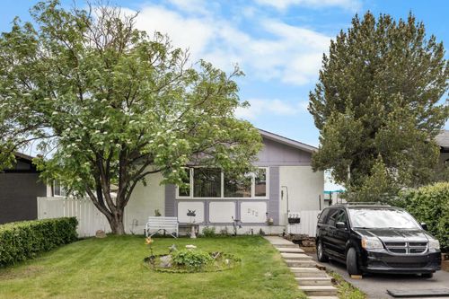 272 Huntington Close Ne, Calgary, AB, T2K5B3 | Card Image