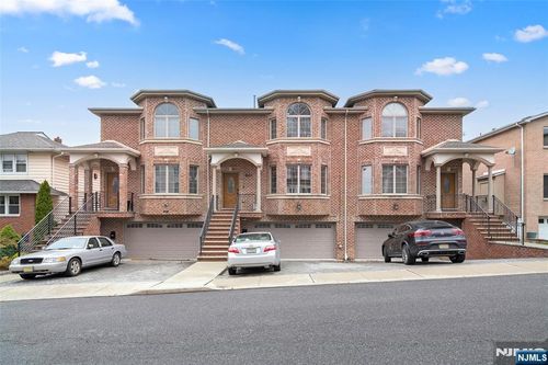 463 8th St, Palisades Park, NJ, 07650-2307 | Card Image