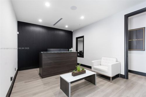 8111 Nw 33rd St, Doral, FL, 33122-1005 | Card Image