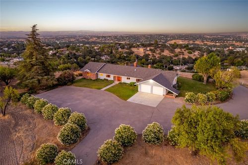 490 Pacific Ave, Paso Robles, CA, 93446-2435 | Card Image