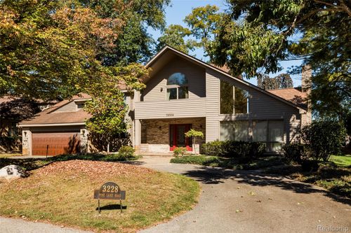 3228 Pine Lake Rd, West Bloomfield, MI, 48324-1951 | Card Image
