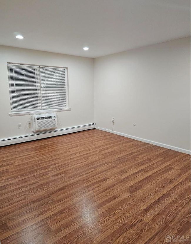 32 Woodedge Ave, Townhouse with 2 bedrooms, 1 bathrooms and null parking in Edison NJ | Image 8