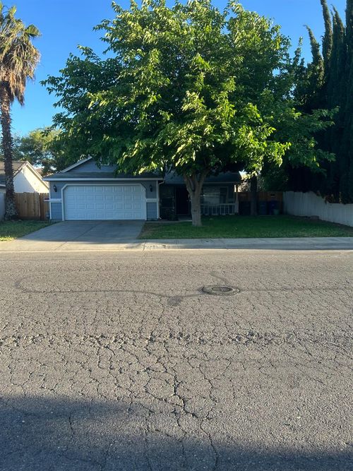 2123 Canal Farm Ln, Los Banos, CA, 93635-5431 | Card Image