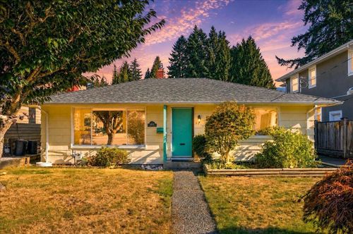 3040 Paisley Rd, North Vancouver, BC, V7R1C8 | Card Image