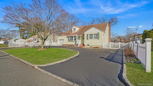 197 W 5th St, Deer Park, NY, 11729-5117 | Card Image