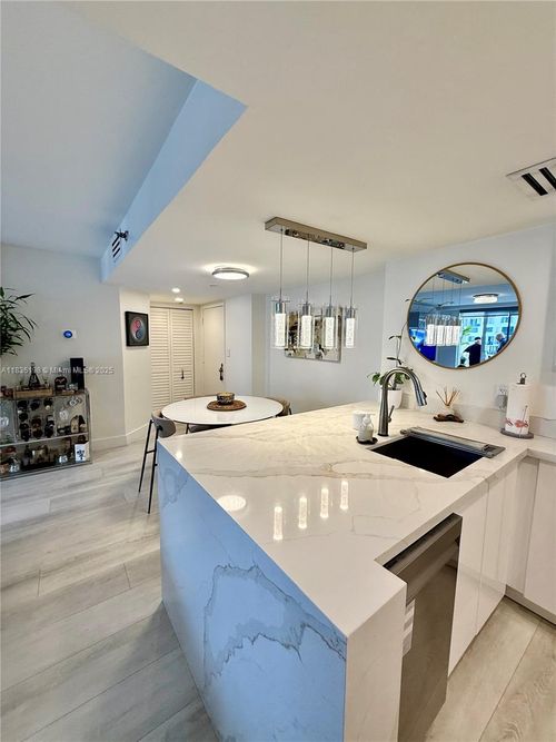 apt-1503-770 Claughton Island Dr, Miami, FL, 33131-2630 | Card Image