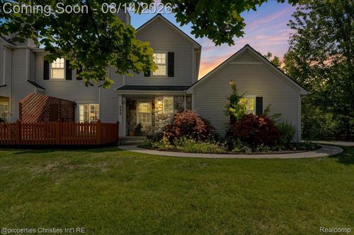 242 Barrington Cir, Lake Orion, MI, 48360-1331 | Card Image