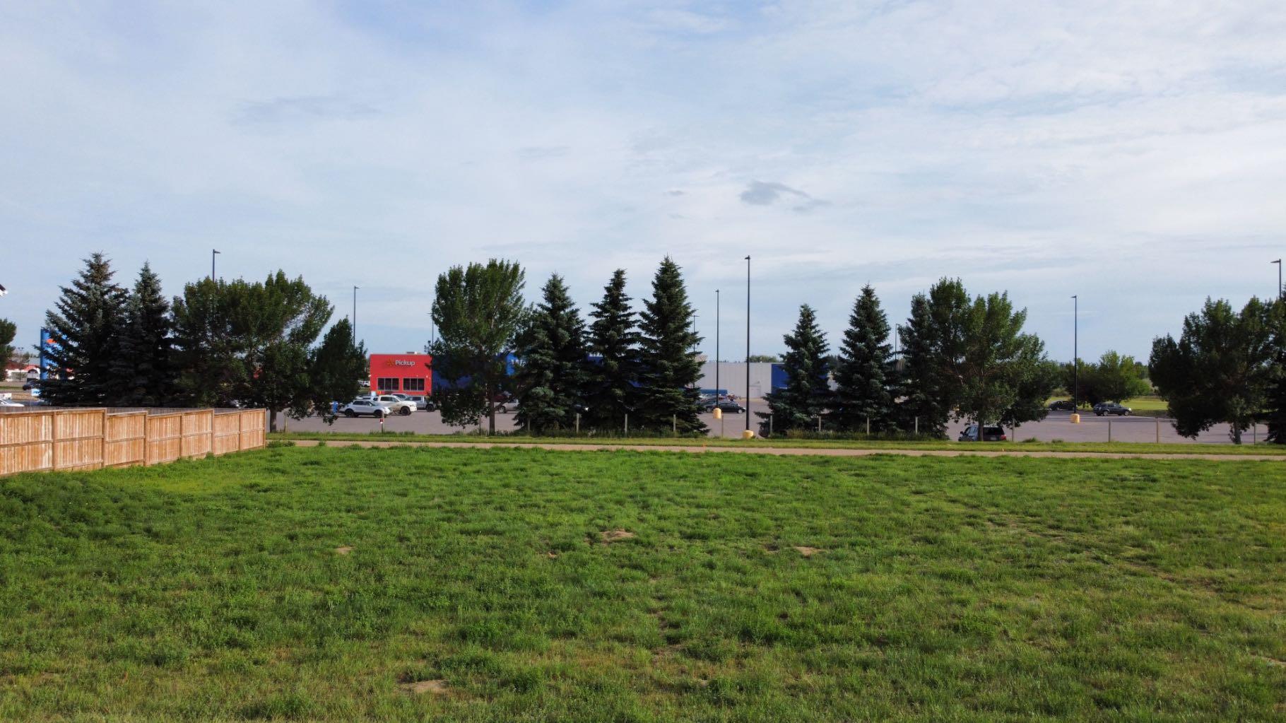 Land in Brooks 2