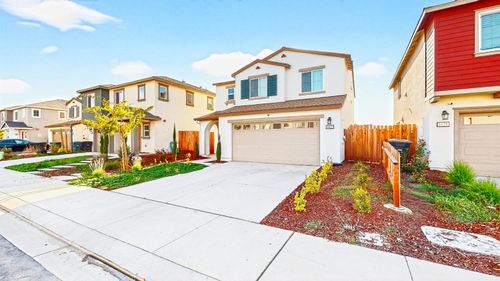 6421 Maple Leaf Ln, Riverbank, CA, 95367-3170 | Card Image