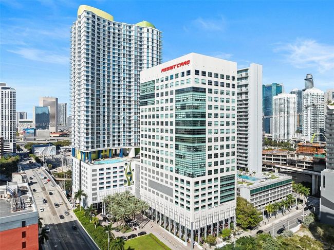 APT-3111 - 185 Sw 7 Th St, Condo with 3 bedrooms, 3 bathrooms and null parking in Miami FL | Image 35