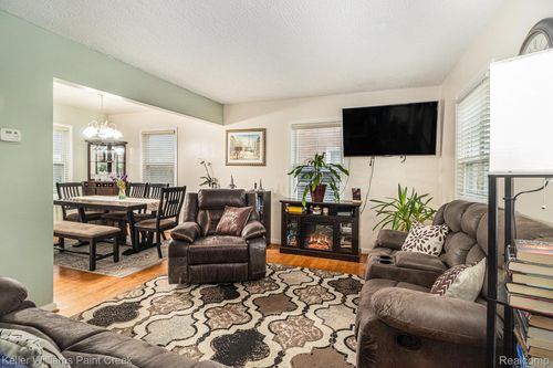 13133 Superior St, Southgate, MI, 48195-1233 | Card Image