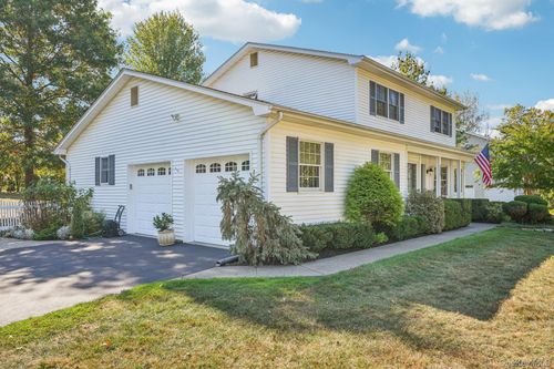319 Bliss Ln, Valley Cottage, NY, 10989-2421 | Card Image