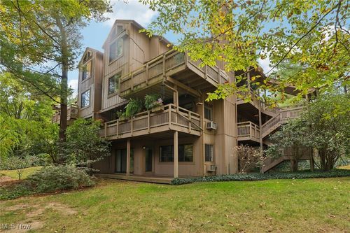 609 Meredith Ln, Cuyahoga Falls, OH, 44223-3300 | Card Image