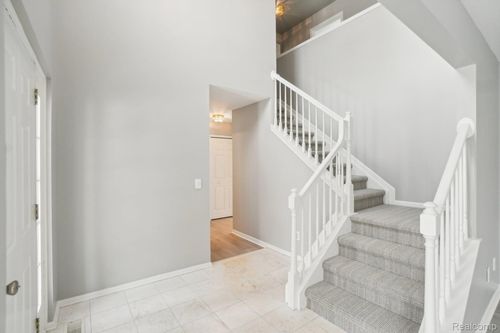 2609 Huntington Dr, Lake Orion, MI, 48360-2293 | Card Image