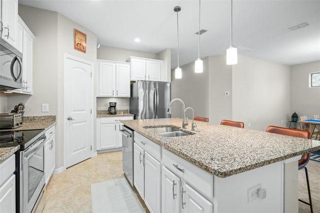 Kitchen Island | Image 4