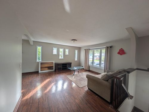 171 Hanson Rd, Mahtomedi, MN, 55115-1718 | Card Image